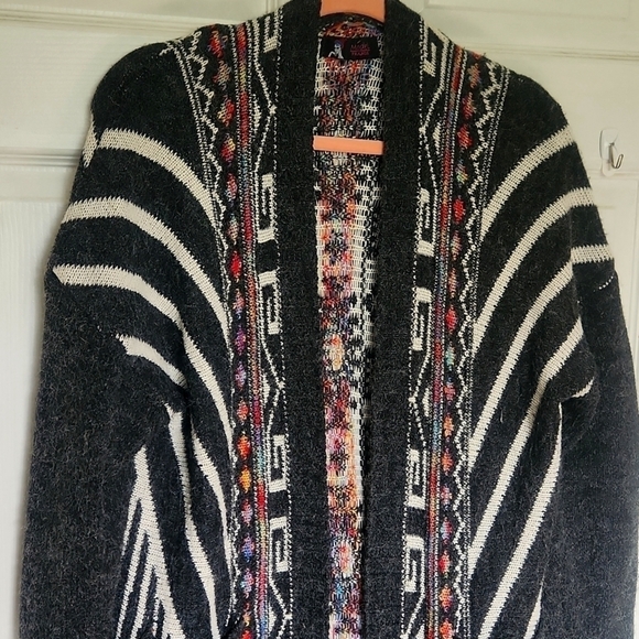 Model France Gorgeous Tribal Pattern Style Cardigan Size  M/L - Picture 3 of 10